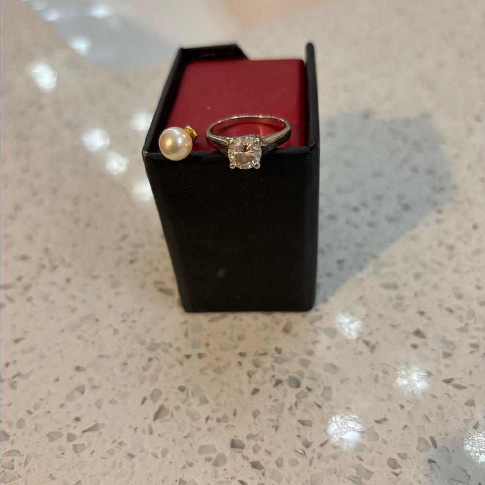 Elegant Pearl Earring with Gold stud & safety clasp. - Picture 6 of 9